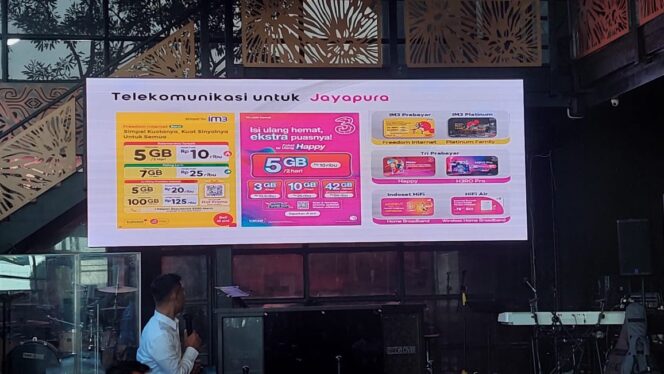 
					Doni Indrawanto menjelaskan tentang layanan Indosat