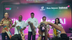 Seremoni penabuhan tifa menandai peluncuran AI Experience Center di Galeri Indosat