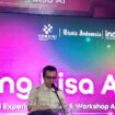 Wamen Komdigi, Nezar Patria pada peluncuran AI Experience Center di Galeri Indosat Jayapura, Papua