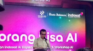 Wamen Komdigi, Nezar Patria pada peluncuran AI Experience Center di Galeri Indosat Jayapura, Papua