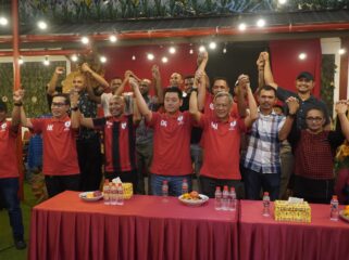 Para Petinggi Klub Persipura Jayapura bersama sejumlah pemain, dan pelatih 