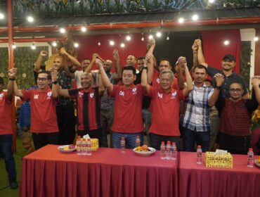 Para Petinggi Klub Persipura Jayapura bersama sejumlah pemain, dan pelatih 