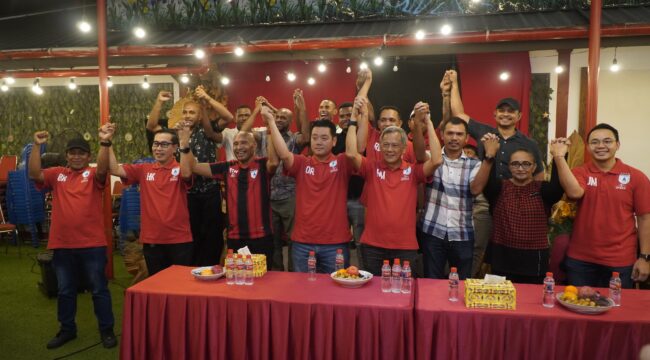 Para Petinggi Klub Persipura Jayapura bersama sejumlah pemain, dan pelatih 
