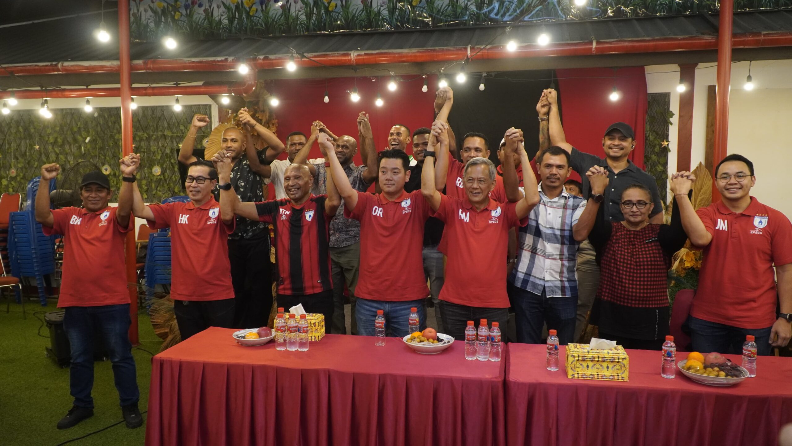 Para Petinggi Klub Persipura Jayapura bersama sejumlah pemain, dan pelatih 