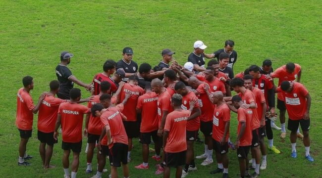 Skuad Persipura usai berlatih 