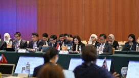 Dirjen KPM Kemkomdigi Fifi Aleyda Yahya (tengah) memberikan sambutan dalam pertemuan ASEAN Ministers Responsible for Information (AMRI) ke-17 di Brunei Darussalam, Kamis (8/5/2025) Foto: Dok. Ditjen KPM Kemkomdigi