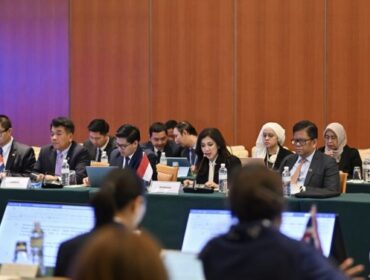 Dirjen KPM Kemkomdigi Fifi Aleyda Yahya (tengah) memberikan sambutan dalam pertemuan ASEAN Ministers Responsible for Information (AMRI) ke-17 di Brunei Darussalam, Kamis (8/5/2025) Foto: Dok. Ditjen KPM Kemkomdigi