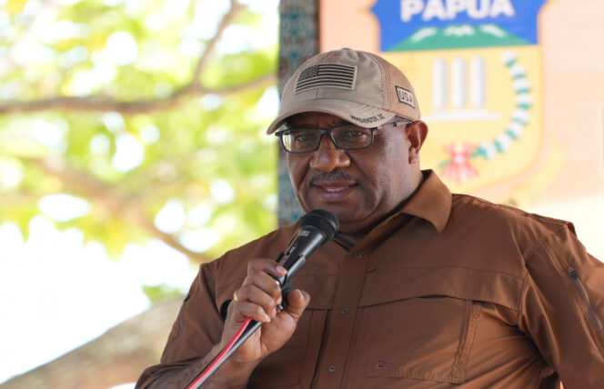 
					Asisten I Setda Papua Yohanes Walilo - dok papua.go.id 