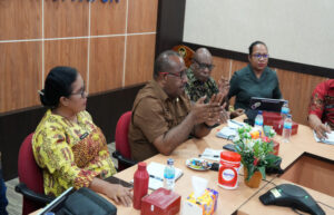 Rapat monitoring yang digelar oleh Desk PSU - dok papua.go.id