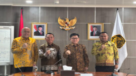 Pj Gubernur Papua didampingi Ketua DPR Papua dan Ketua Kadin Papua dalam kunjungannya ke Kementerian ESDM - dok papua.go.id