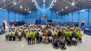 Para atlet penyandang disabilitas bersama Pj Sekda Papua dan pengurus NPCI 