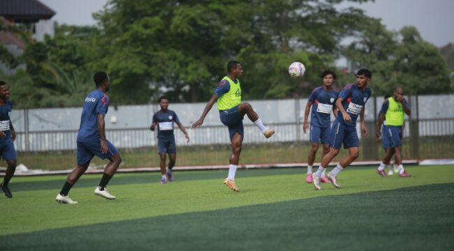 Skuad Persipura saat berlatih 