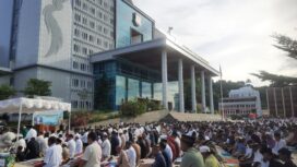 Suasana Sholat Idul Adha di Halaman Kantor Gubernur Papua 