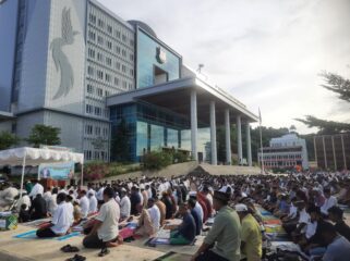 Suasana Sholat Idul Adha di Halaman Kantor Gubernur Papua 