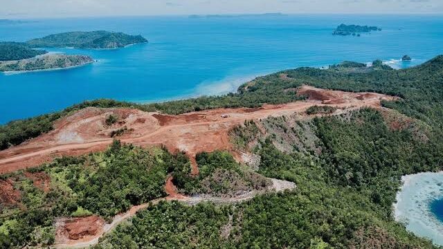 Kerusakan alam yang ditimbulkan akibat beroperasinya tambang nikel di Raja Ampat - foto Mongabay