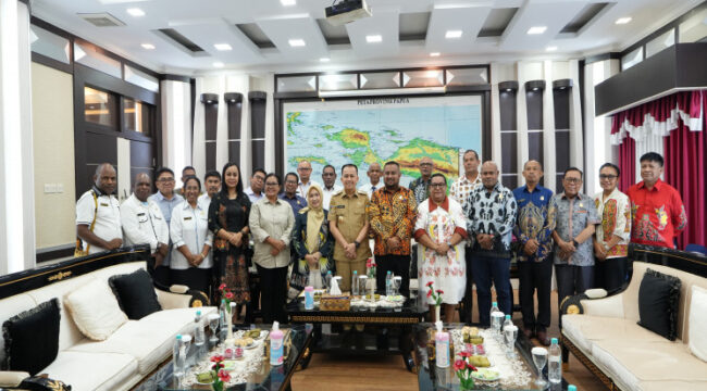 Pj Gubernur Papua, Agus Fatoni bersama Wakil Rakyat dalam silaturahmi  di Kantor DPRP - dok Papua.go.id