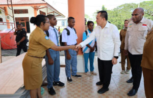 Pj Gubernur Papua, Agus Fatoni saat berkunjung ke Sarmi - dok Papua.go.id