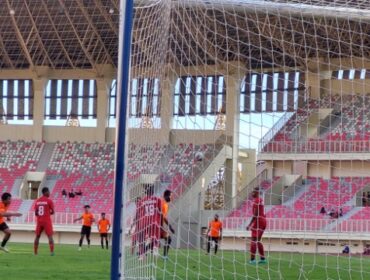 Skuad Persipura saat berlatih di Stadion Lukas Enembe 