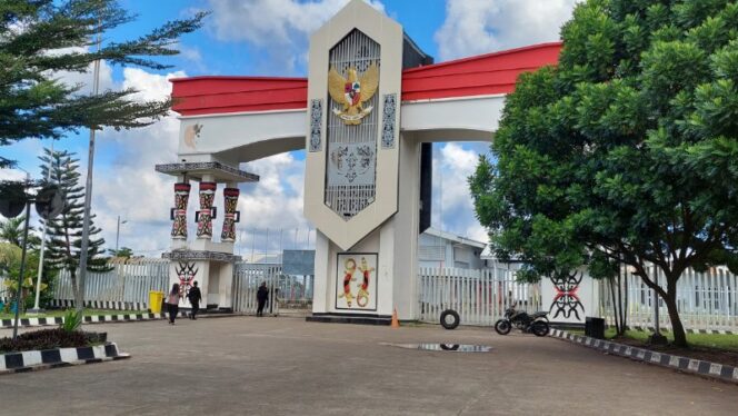 
					Perbatasan Negara Indonesia - Papua New Guinea di Skouw 