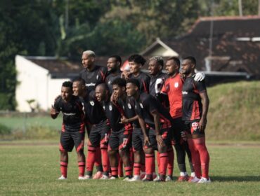 Skuad Persipura saat berlatih tanding dengan Persibo Bojonegoro - dok Persipura
