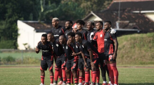 Skuad Persipura saat berlatih tanding dengan Persibo Bojonegoro - dok Persipura