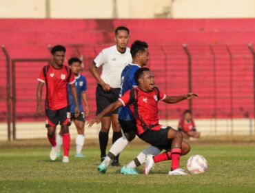Pemain Persipura ketika dijegal Pemain Garudayaksa - dok Persipura