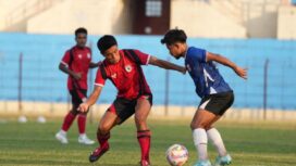 Gelandang asing Persipura asal Jepang, Takuya Matsunaga (merah hitam) dalam laga uji coba Persipura vs Persibo Bojonegoro di Yogyakarta - dok Persipura 