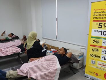 Kegiatan donor darah yang digelar oleh Indosat di Kota Jayapura  