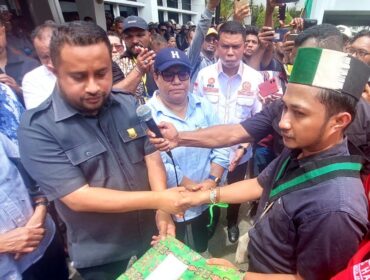 Ketua DPR Papua saat menerima aspirasi dari Cipayung Plus 