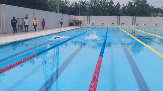 
					Tampak dua atlet renang NPCI Papua sedang mengikuti seleksi di Kolam Pemanasan Akuatik Kampung Harapan
