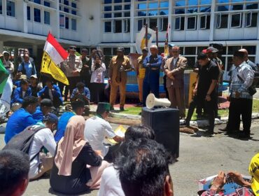 Pimpinan dan Anggota DPR Papua saat mendengarkan aspirasi Aliansi Cipayung Plus 