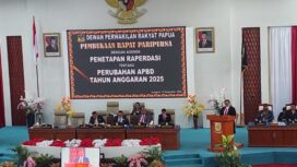Pj Sekda Papua, Suzana Wanggai mewakili Gubernur Papua pada Rapat Paripurna Raperdasi Perubahan APBD Tahun Anggaran 2025