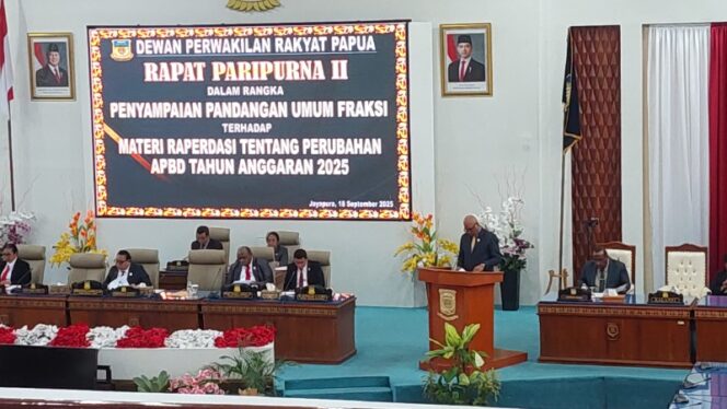 
					Penyampaian pandangan umum Fraksi terhadap materi Raperdasi Perubahan APBD Papua 2025