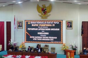 Penyampaian Laporan Banggar dan Gabungan Komisi DPR Papua dalam Rapat Paripurna