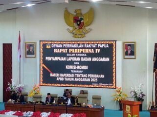 Penyampaian Laporan Banggar dan Gabungan Komisi DPR Papua dalam Rapat Paripurna