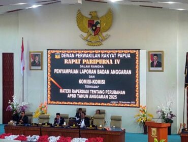 Penyampaian Laporan Banggar dan Gabungan Komisi DPR Papua dalam Rapat Paripurna