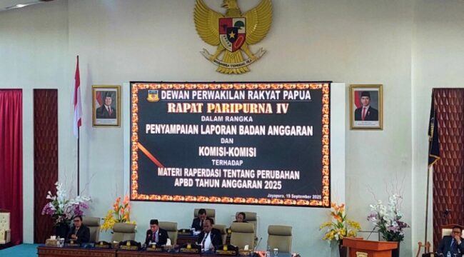 Penyampaian Laporan Banggar dan Gabungan Komisi DPR Papua dalam Rapat Paripurna