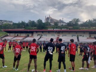 Skuad Persipura seusai berlatih di Stadion Mandala 