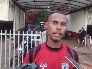 Bek kiri Persipura, Ruben Karel Sanadi