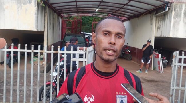 Bek kiri Persipura, Ruben Karel Sanadi
