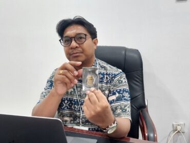 Welmy Nahuway -Pemimpin Cabang PT Pegadaian Abepura, Kota Jayapura, Papua, menjelaskan keuntungan yang didapat dari Tabungan Emas/ Euforia.id 
