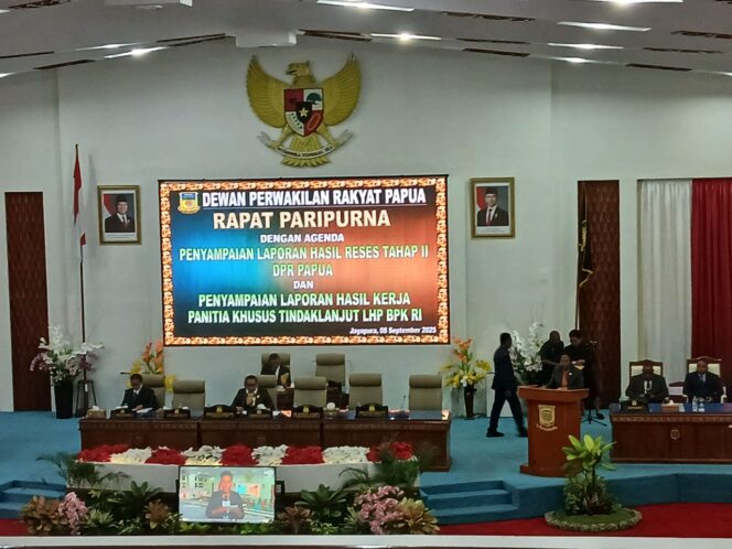 
					Rapat Paripurna Penyampaian Lapor Hasil Reses Tahap II DPR Papua