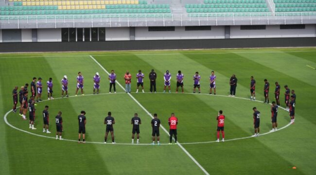Skuad Persipura usai menjalani official training di Stadion BJ Habibie, Pare-Pare