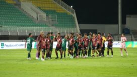 Skuad Persipura Jayapura dan Persipal Palu usai kedua tim bertanding di Stadion BJ Habibie, Parepare