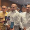 Matius D. Fakhiri dan Aryoko Rumaropen dalam sesi wawancara usai putusan MK 