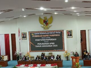 Suasana rapat paripurna DPR Papua Bahas Perubahan APBD 2025  