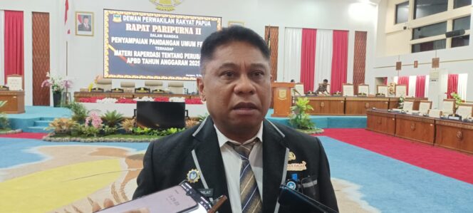 
					Kepala Dinas Pendidikan Provinsi Papua, Christian Sohilait