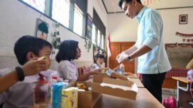 Wapres RI, Gibran Rakabuming Raka saat meninjau pelaksanaan MBG - dok Setneg.go.id