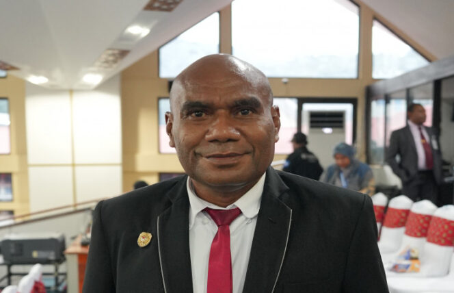 
					Plt Kepala Dinas Sosial, Kependudukan dan Catatan Sipil Provinsi Papua, Djong H. Makanuay / dok Papua.go.id