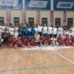 Foto bersama jajaran direksi PT Pertamina Patra Niaga Regional Papua Maluku dengan peserta turnamen futsal 